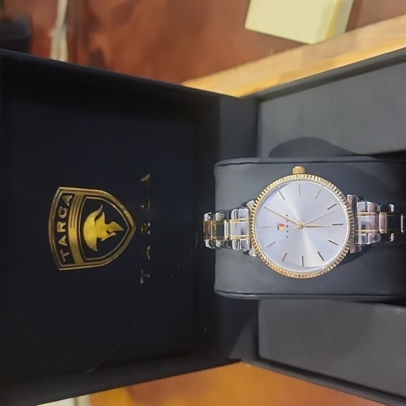 NWT LADIES LUXURY TWO-TONED TARGA WATCH - Picture 2 of 4